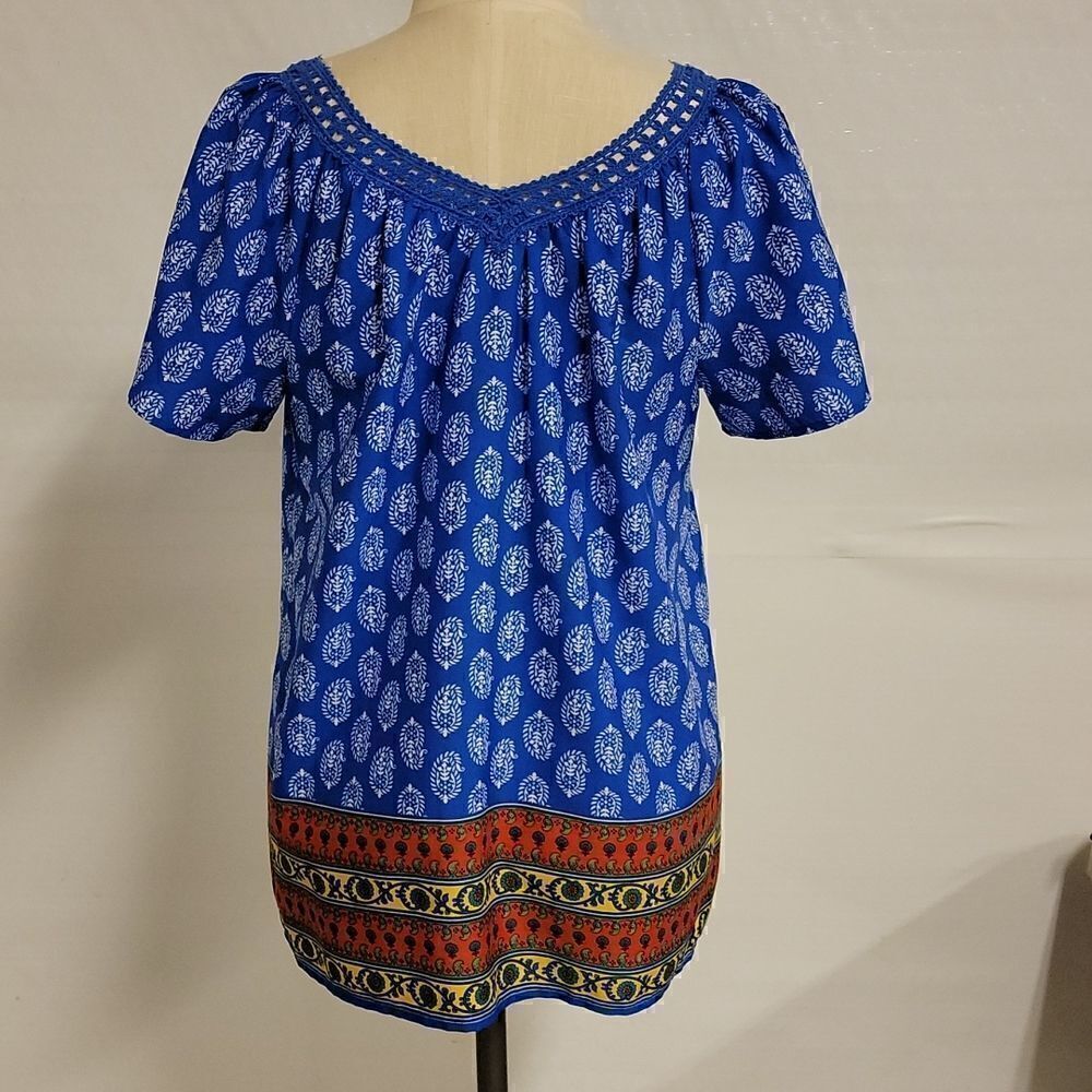 𝅺REBECCA Malone Medium V-Neck Patterned Top - Picture 3 of 8